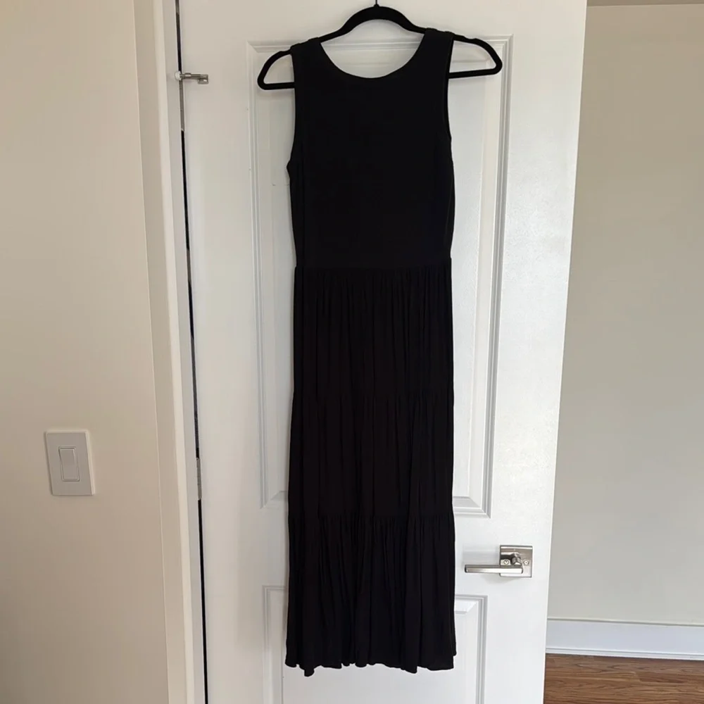 Tiered Knit Black Maxi Dress - Picture 3 of 3